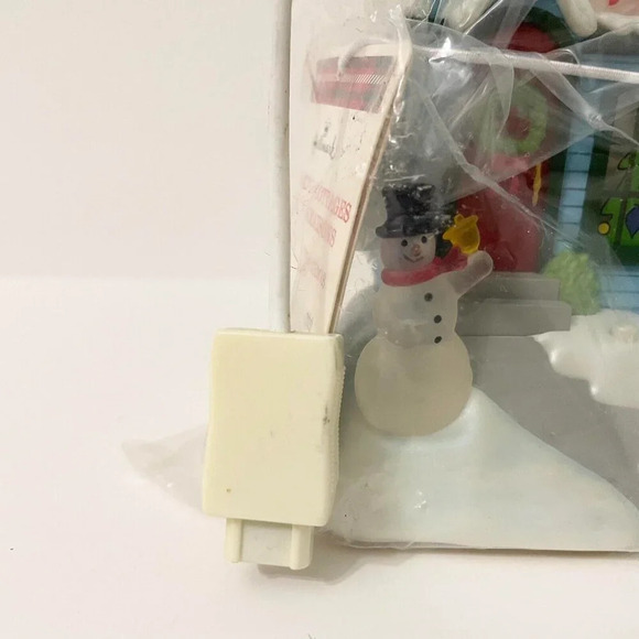 2009 Hallmark Ornament Light and Music Caroling Cottages Seasons  Greetings - Picture 4 of 16